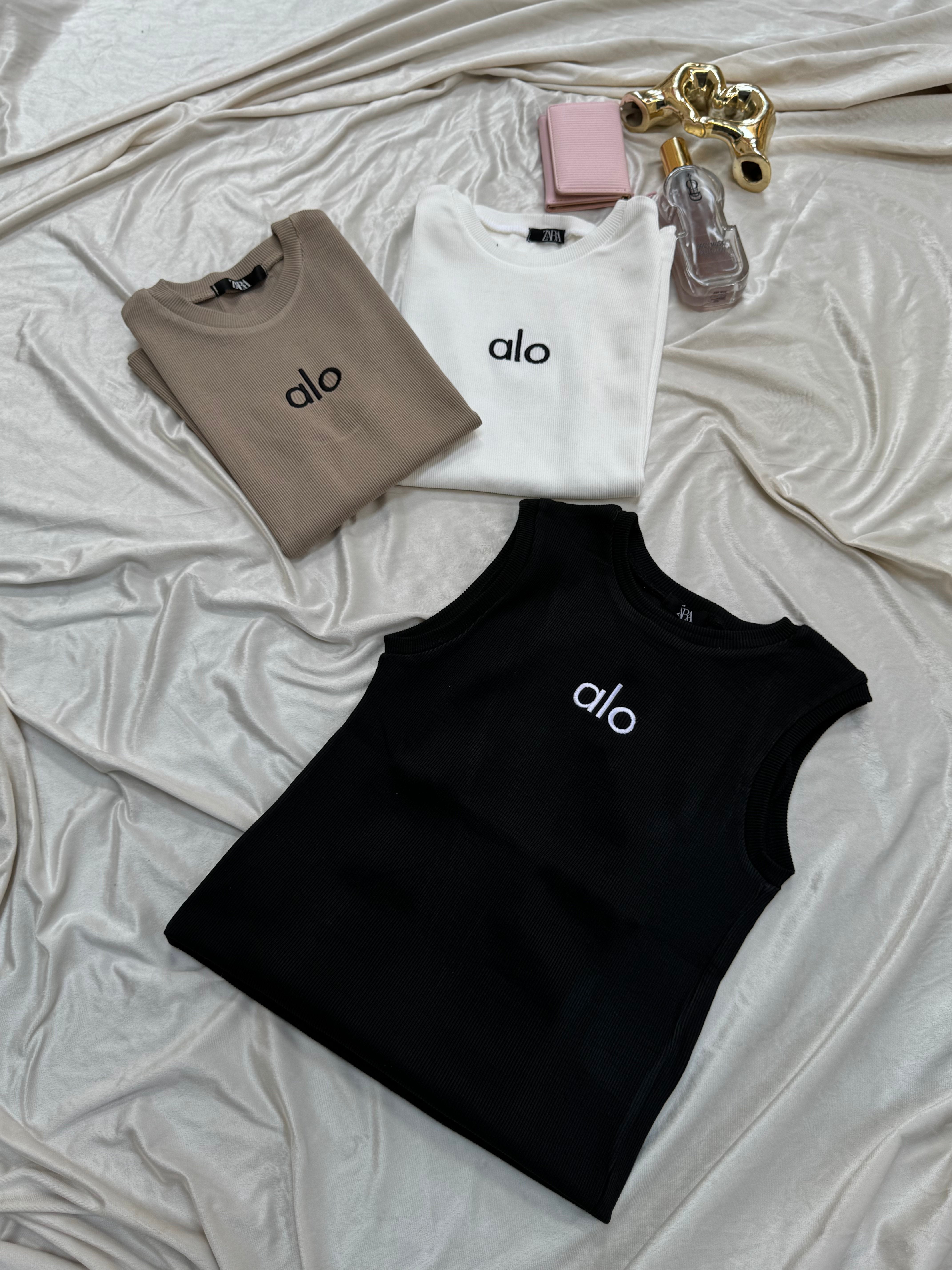 Alo Ribbed Basic Cut Top – One Size