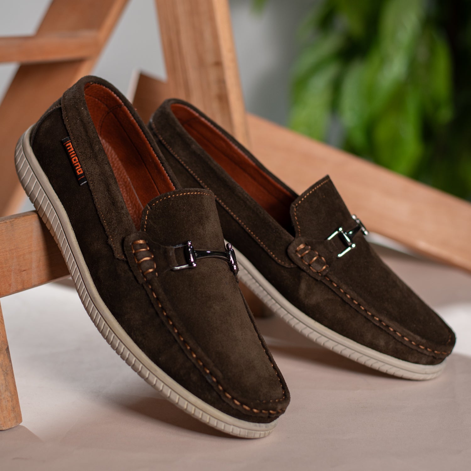 Vans Suede Sneakers – Trendy & Comfortable