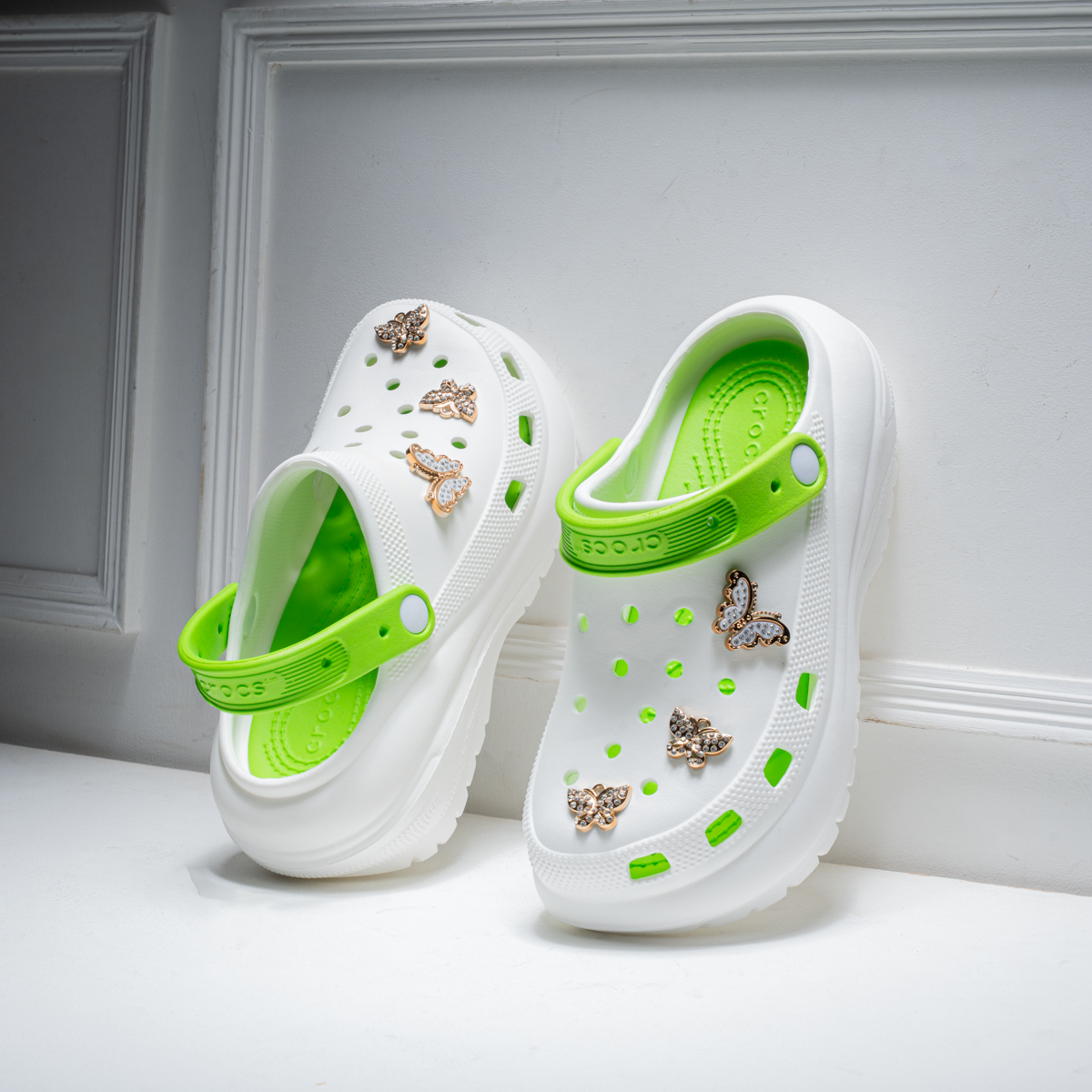 Women's Two-Tone Clogs