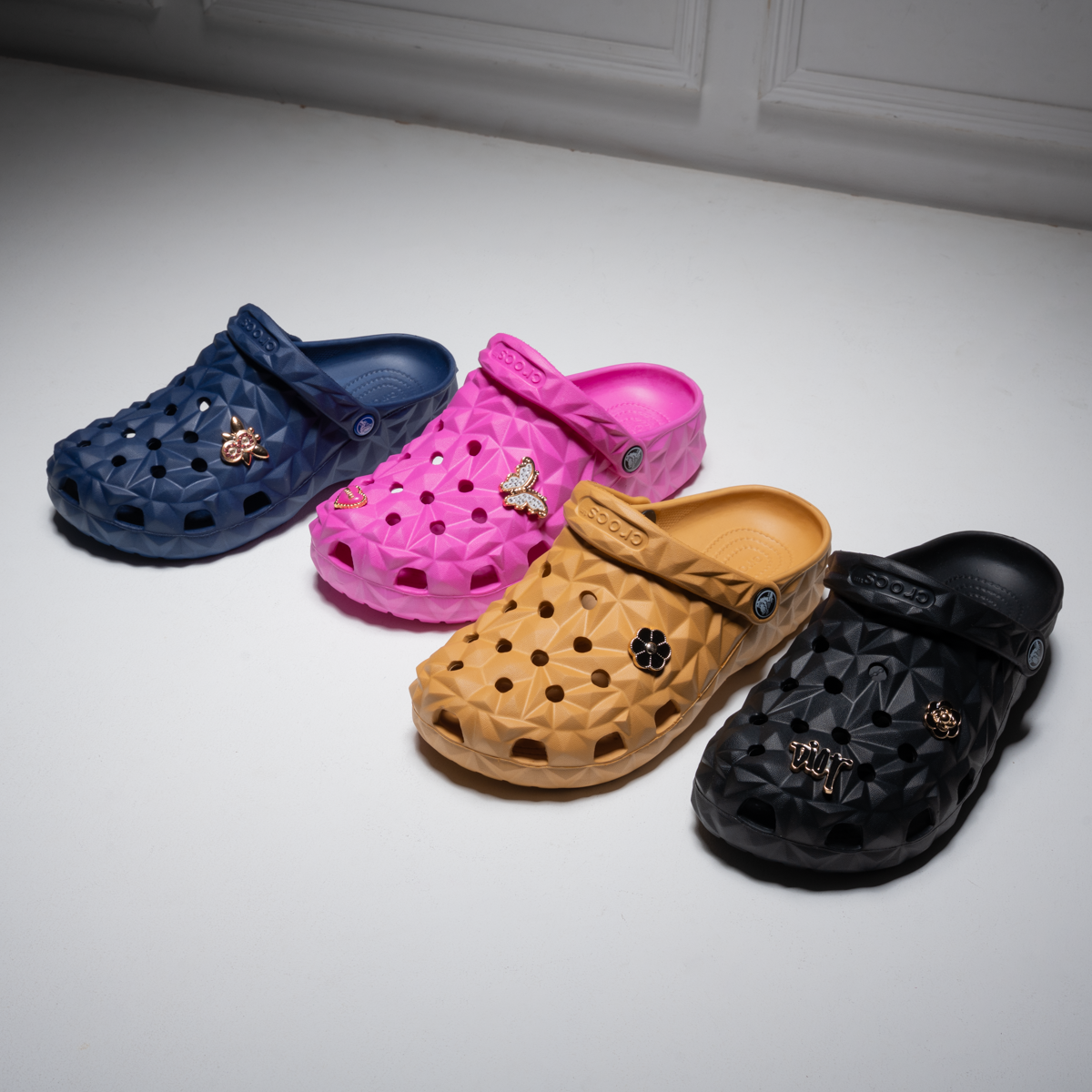 Women's Patterned Clogs