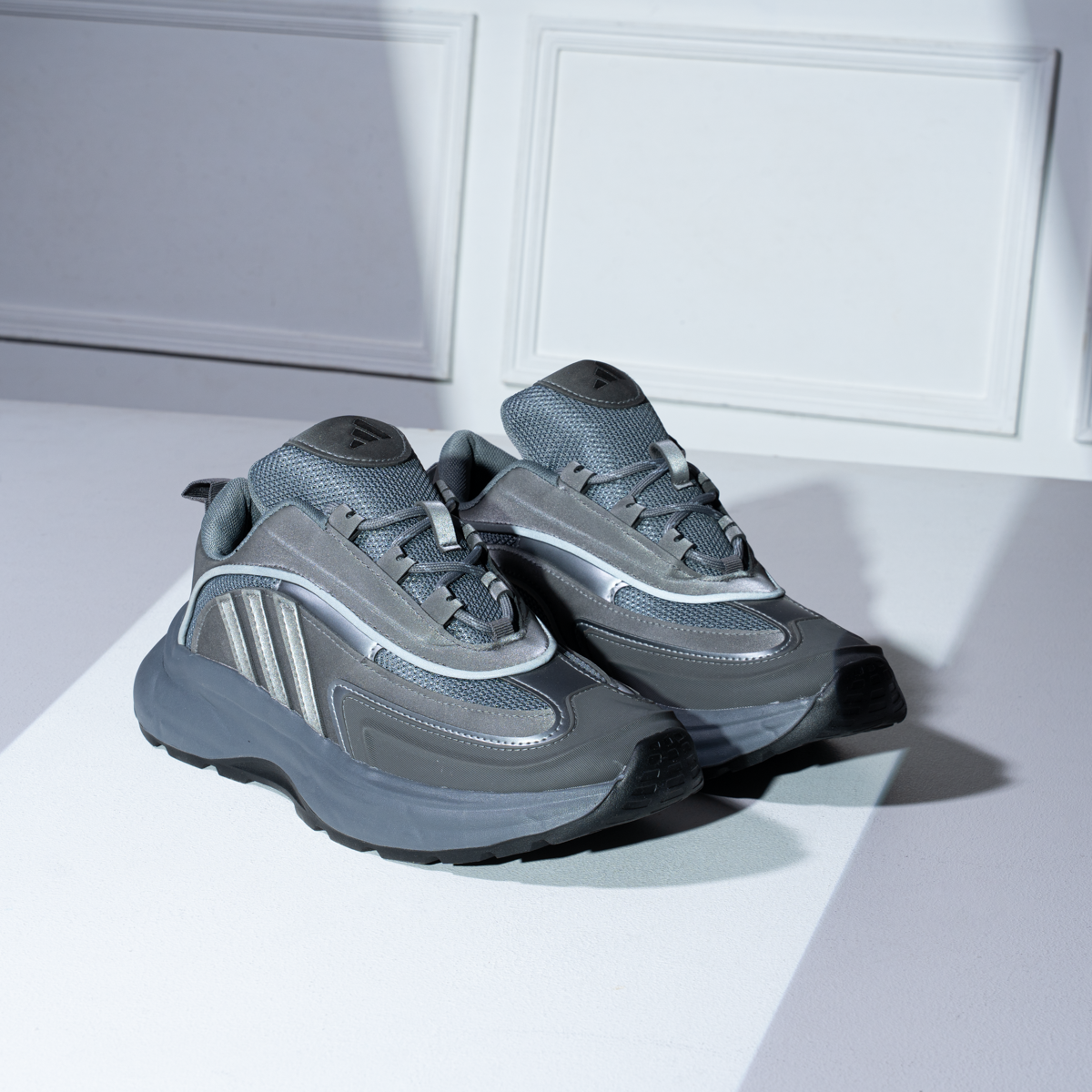 Adi Sneaker