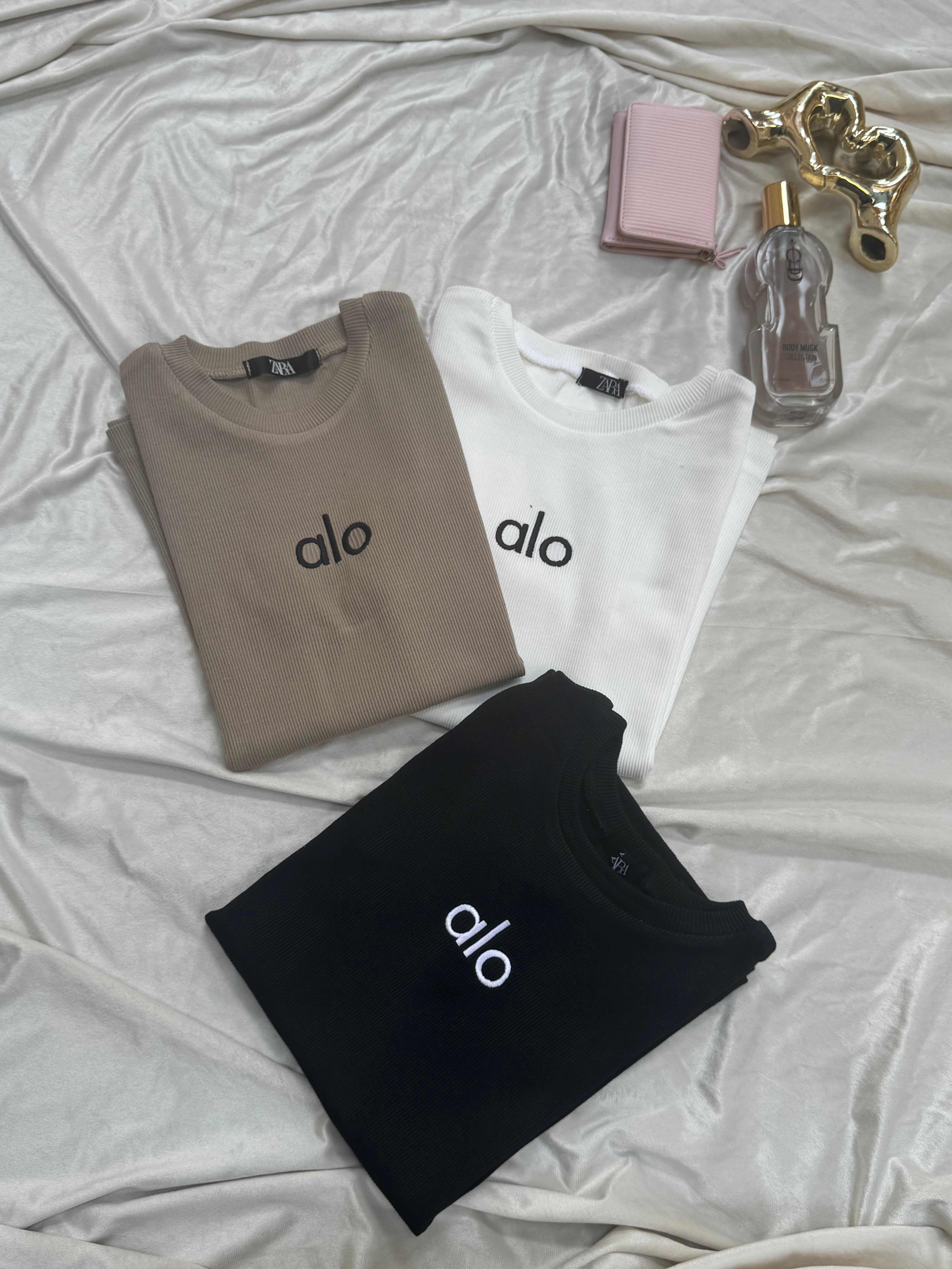 Alo Ribbed Basic Cut Top – One Size – Modex