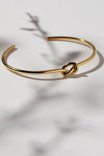 Elegant Knot Bracelet