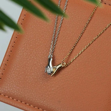 CoupleS Hands Necklace